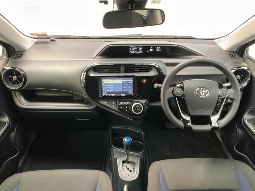 Photo '17' of Toyota Aqua Photo '17' of Toyota Aqua