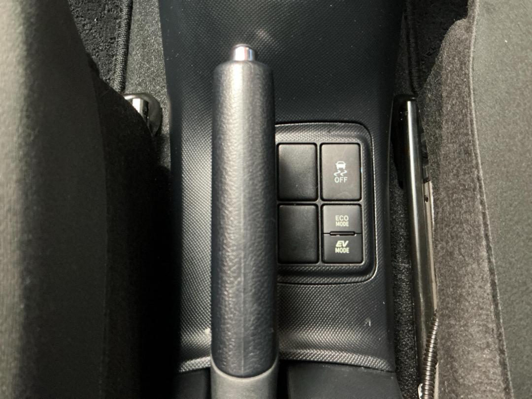 Photo '24' of Toyota Aqua Photo '24' of Toyota Aqua