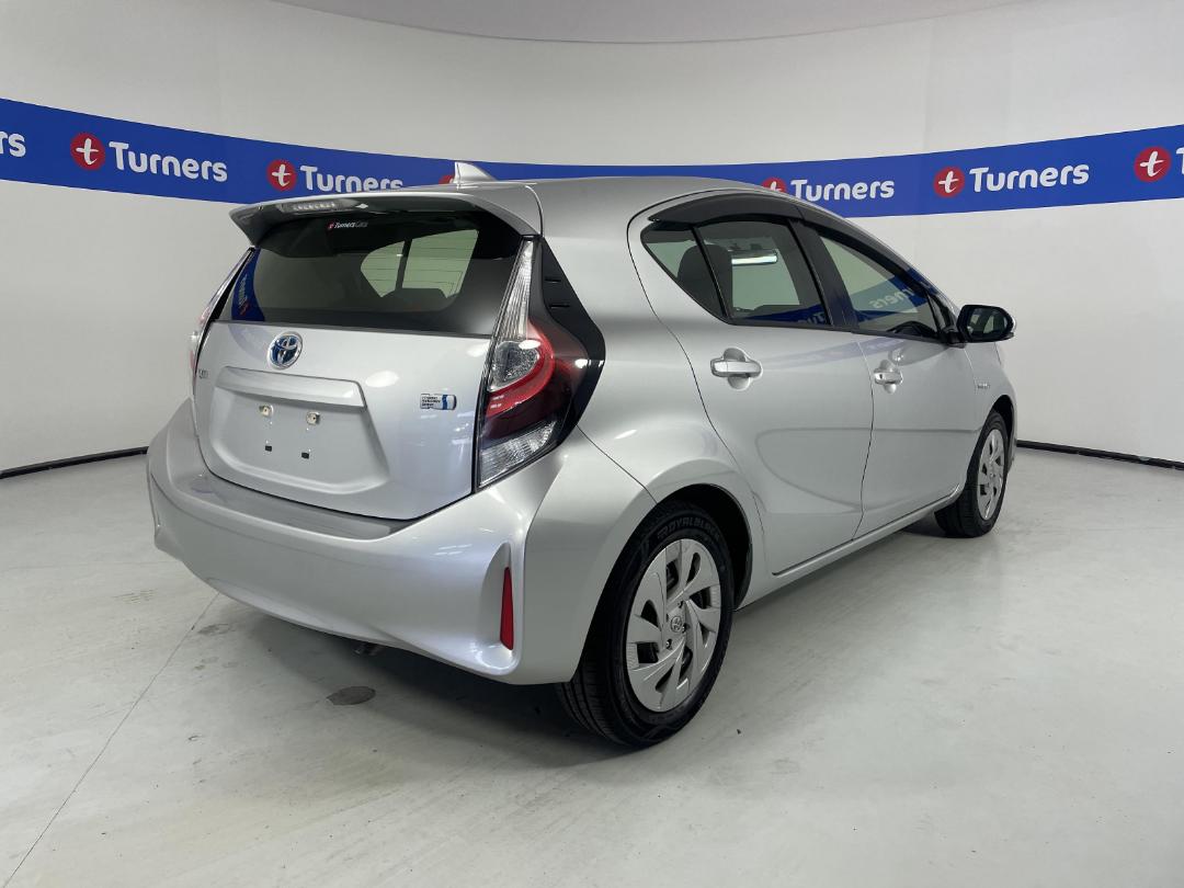 Photo '7' of Toyota Aqua