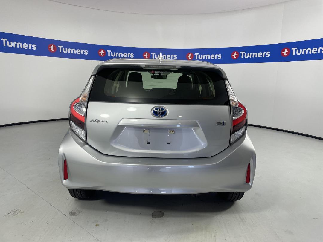 Photo '6' of Toyota Aqua