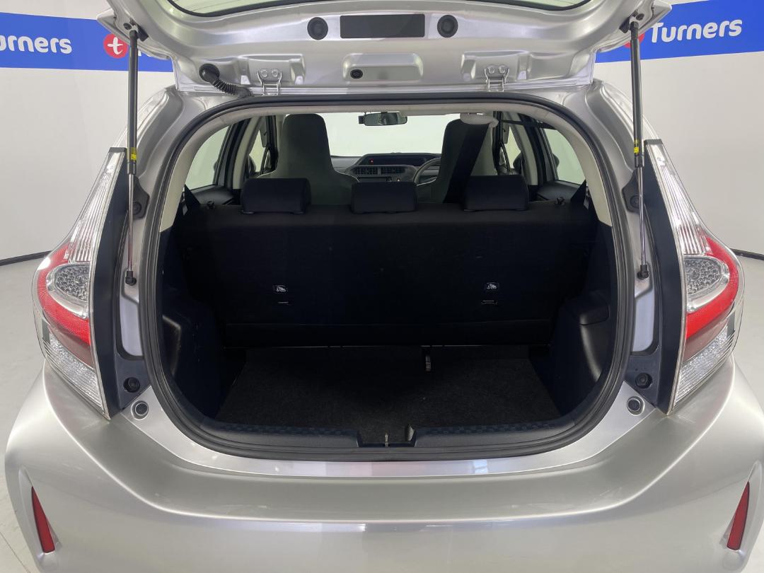 Photo '14' of Toyota Aqua