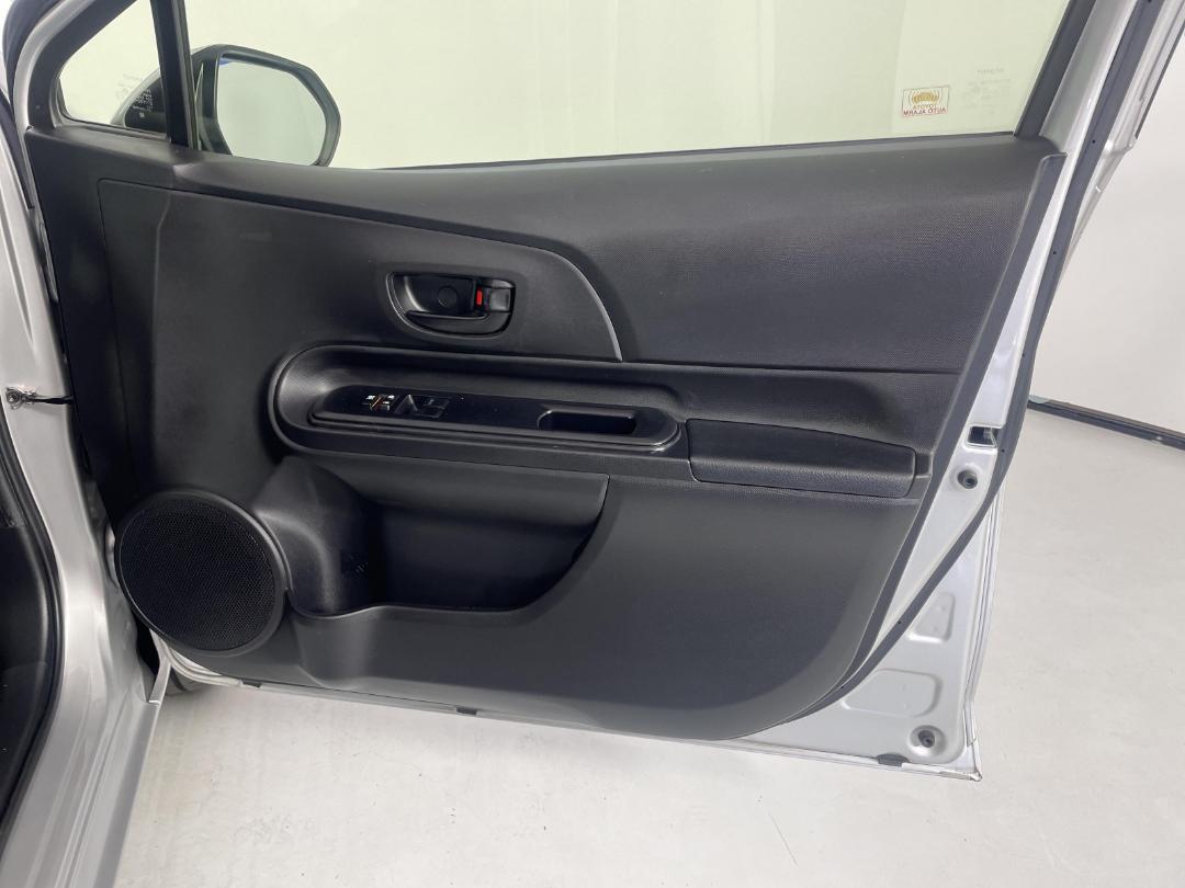 Photo '15' of Toyota Aqua