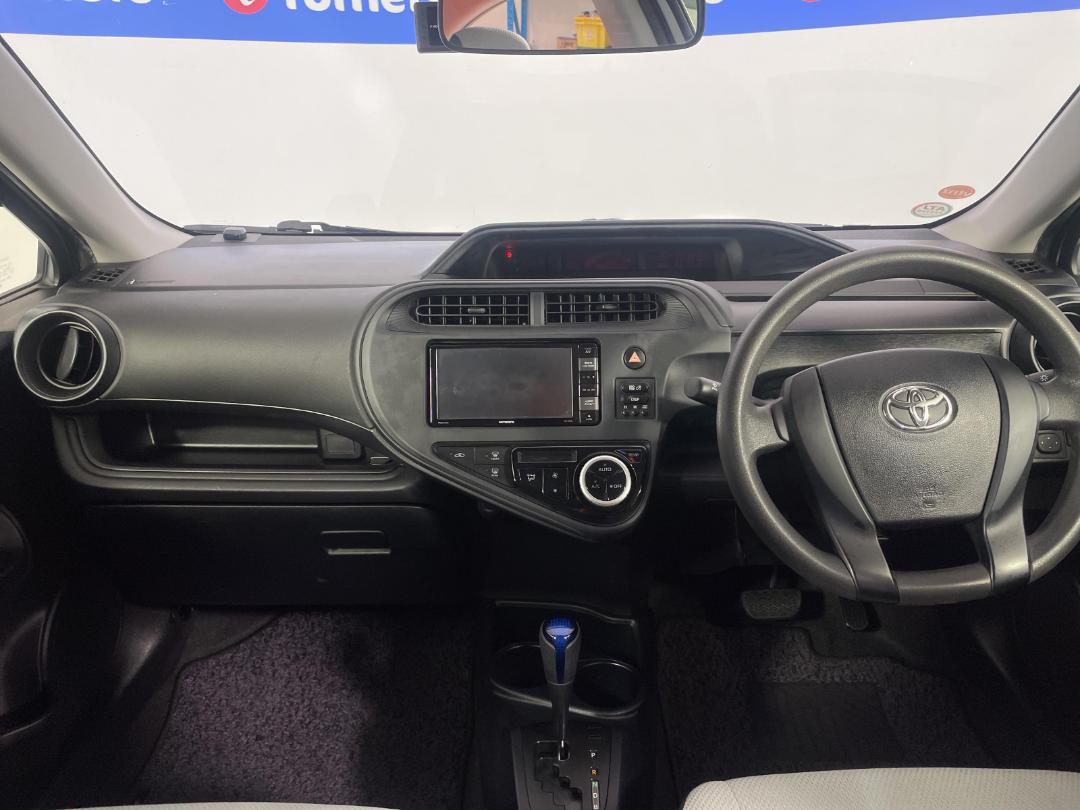 Photo '17' of Toyota Aqua