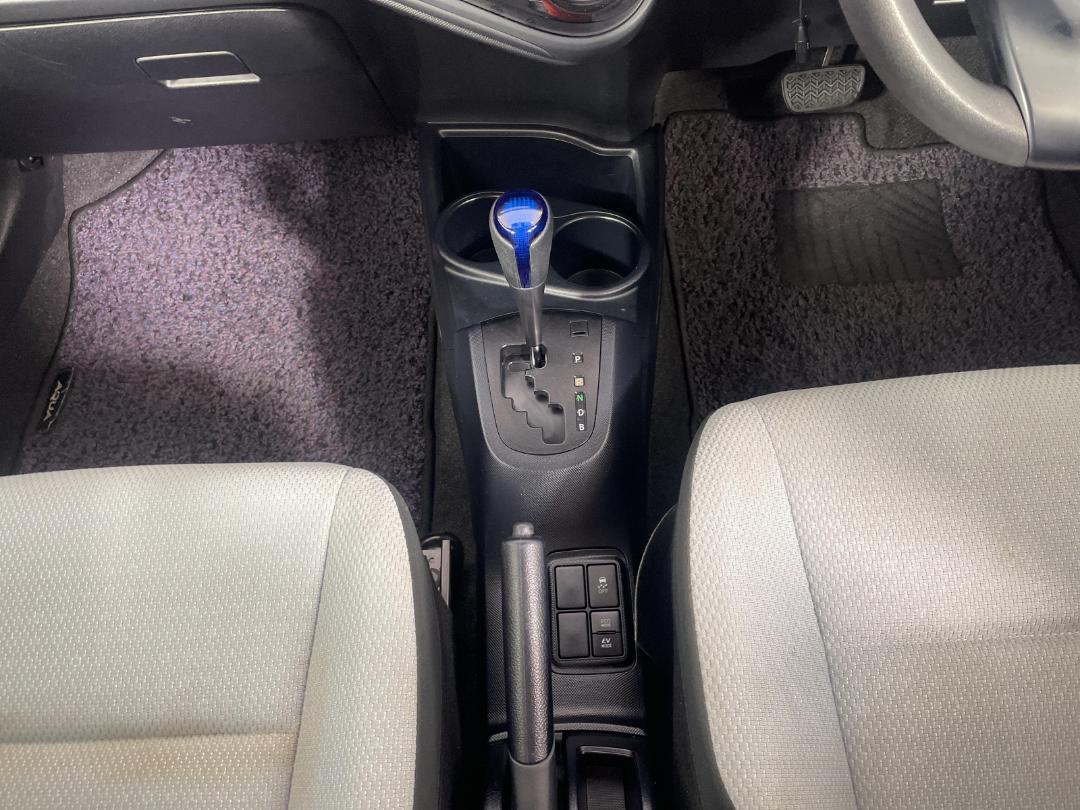 Photo '18' of Toyota Aqua