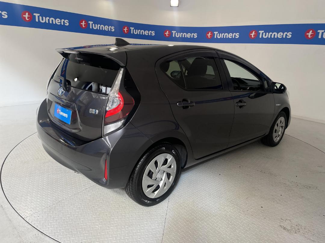 Photo '7' of Toyota Aqua