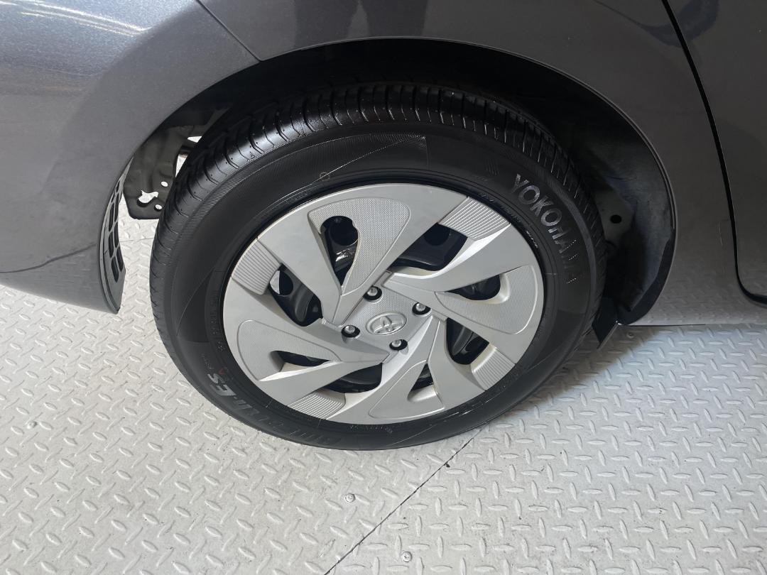 Photo '12' of Toyota Aqua