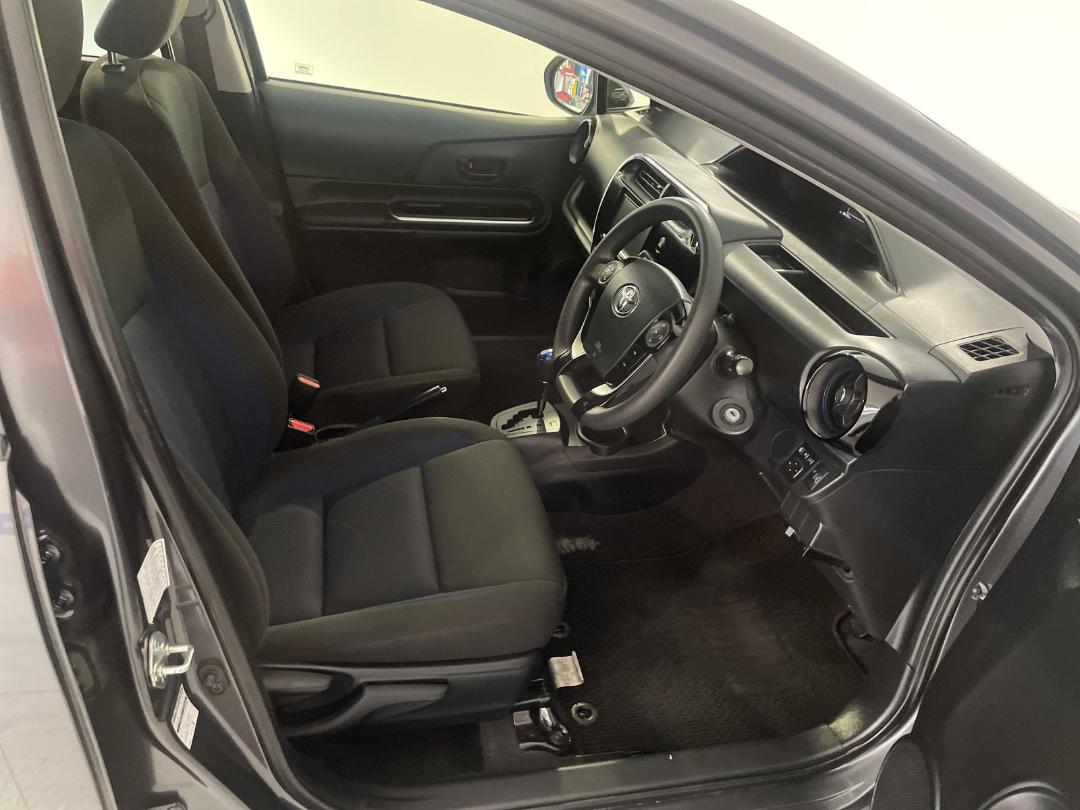 Photo '16' of Toyota Aqua