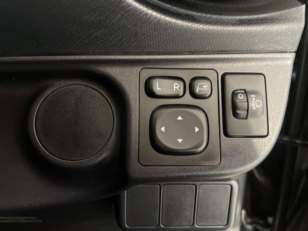 Photo '24' of Toyota Aqua