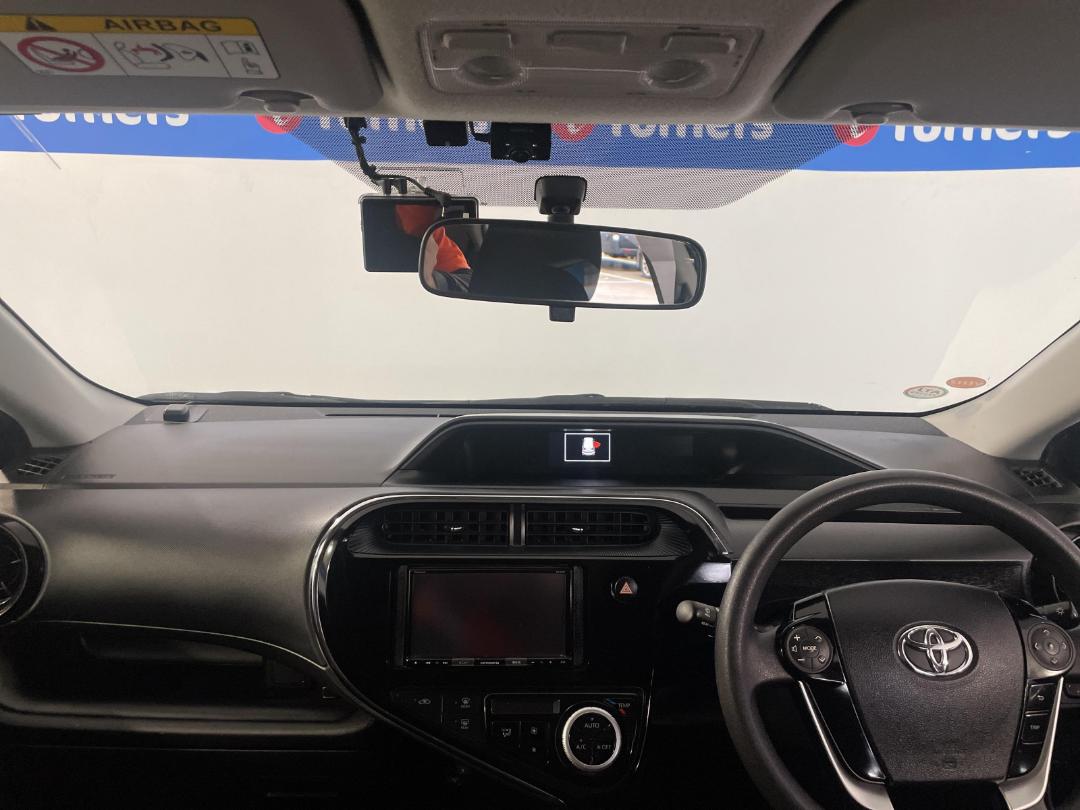 Photo '17' of Toyota Aqua