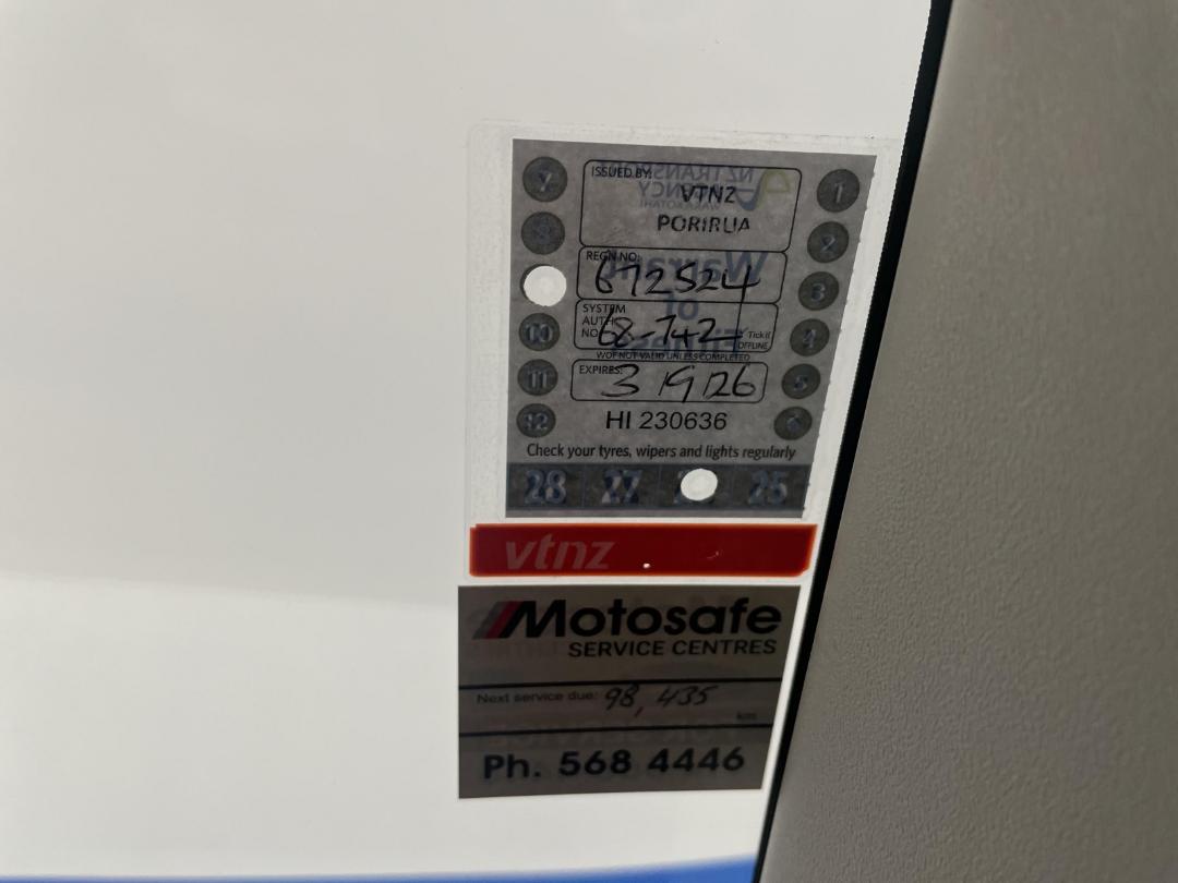 Photo '32' of Toyota Aqua