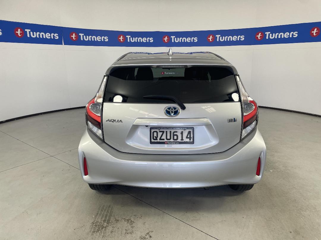 Photo '6' of Toyota Aqua