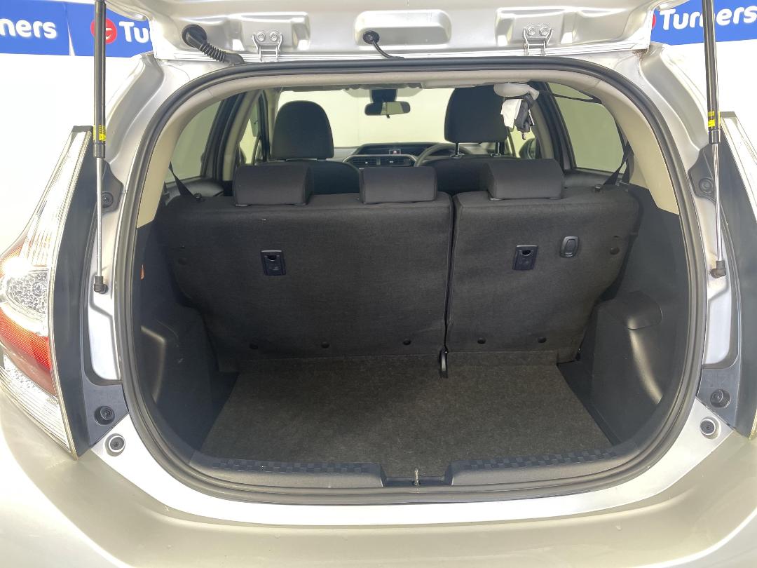 Photo '14' of Toyota Aqua