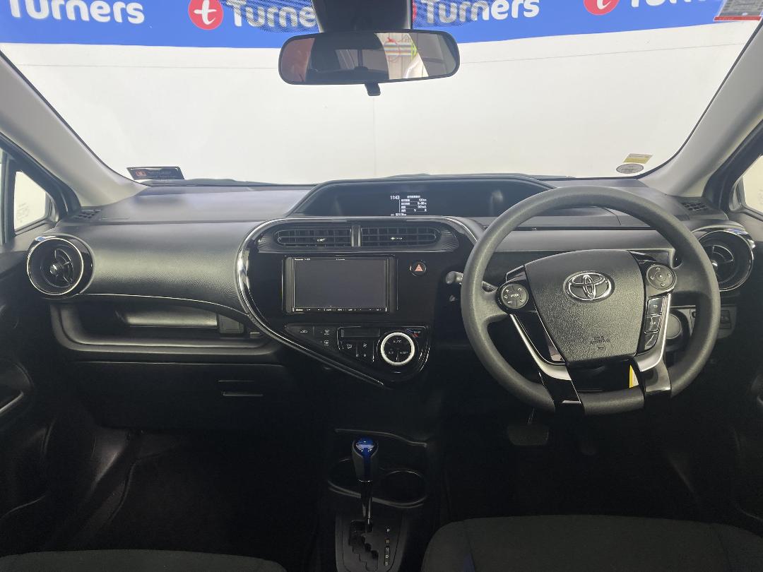 Photo '17' of Toyota Aqua