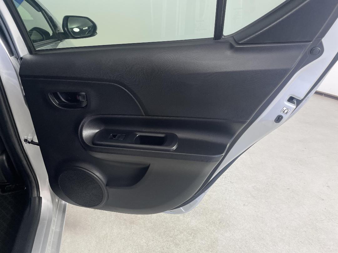 Photo '19' of Toyota Aqua