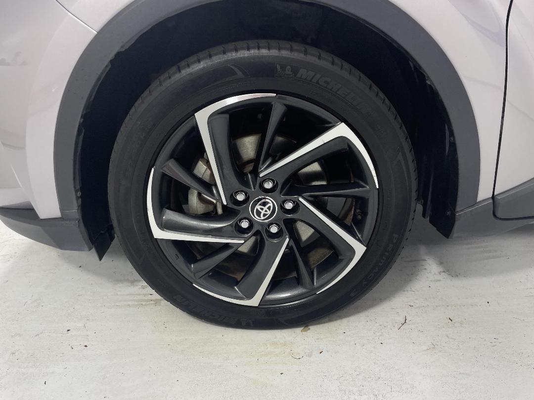 Photo '10' of Toyota C-HR