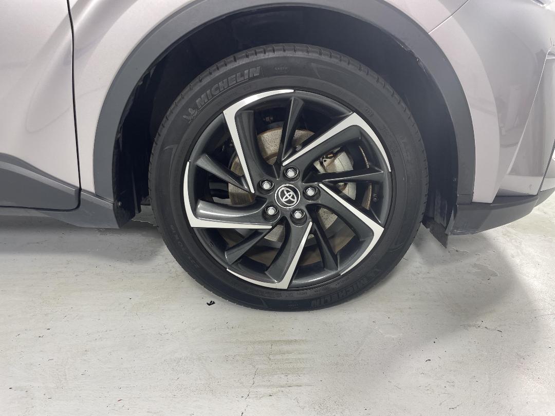 Photo '9' of Toyota C-HR