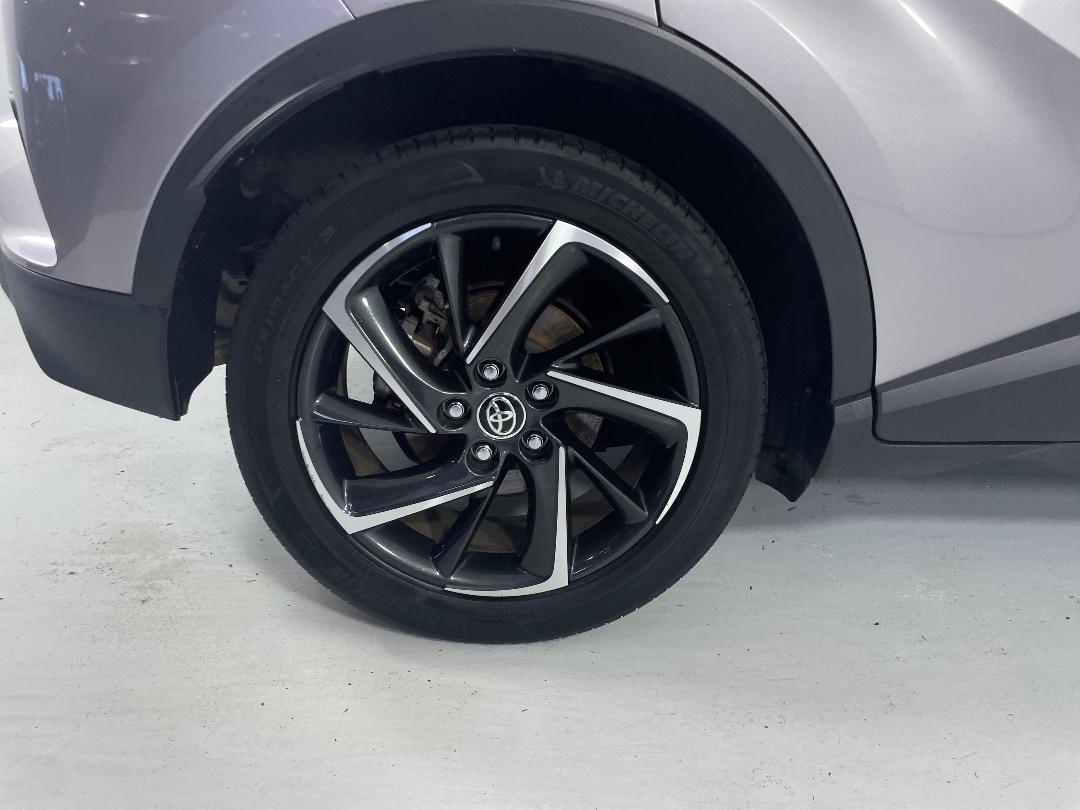 Photo '12' of Toyota C-HR