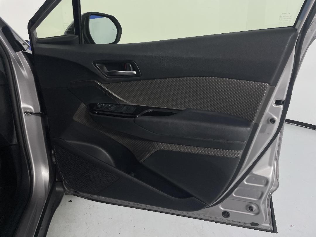 Photo '15' of Toyota C-HR