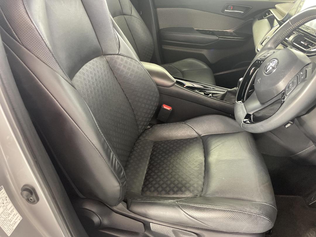 Photo '16' of Toyota C-HR