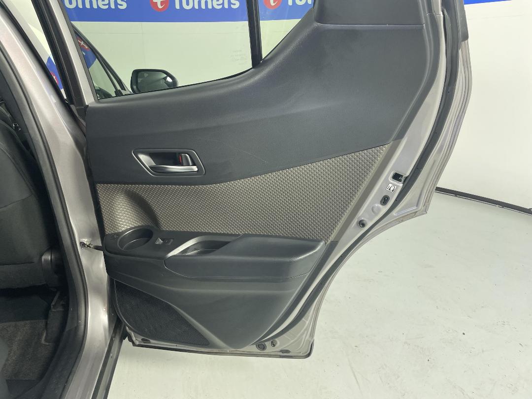 Photo '19' of Toyota C-HR