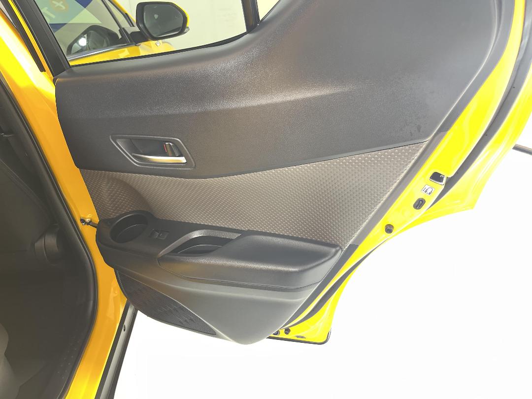 Photo '19' of Toyota C-HR