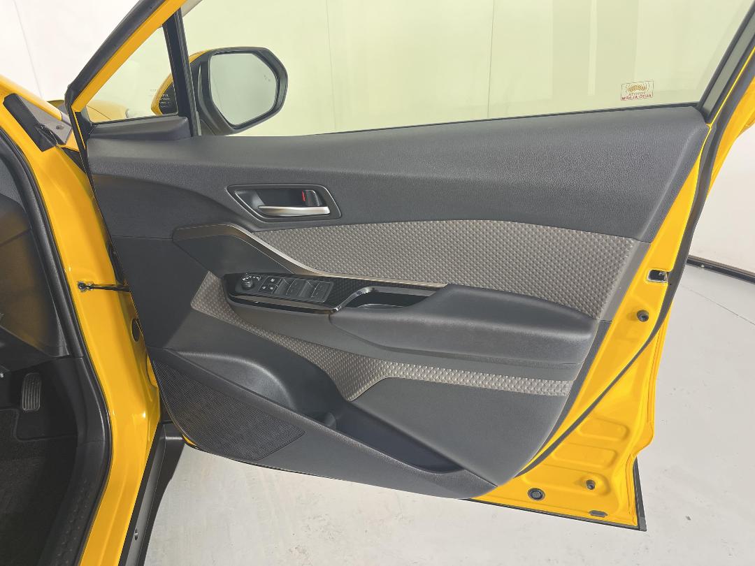 Photo '15' of Toyota C-HR