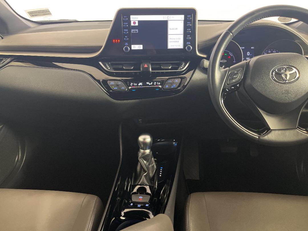 Photo '18' of Toyota C-HR