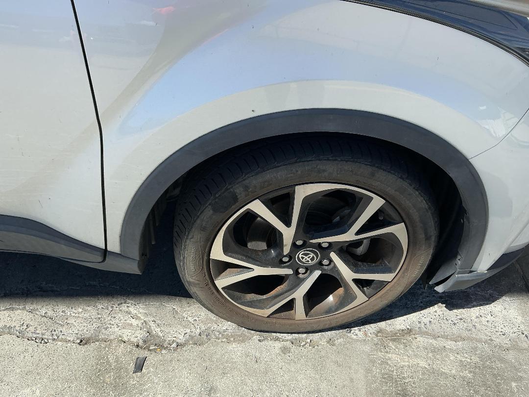 Photo '18' of Toyota C-HR