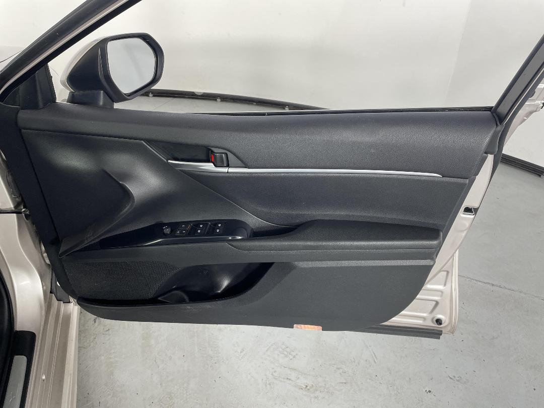 Photo '15' of Toyota Camry Photo '15' of Toyota Camry