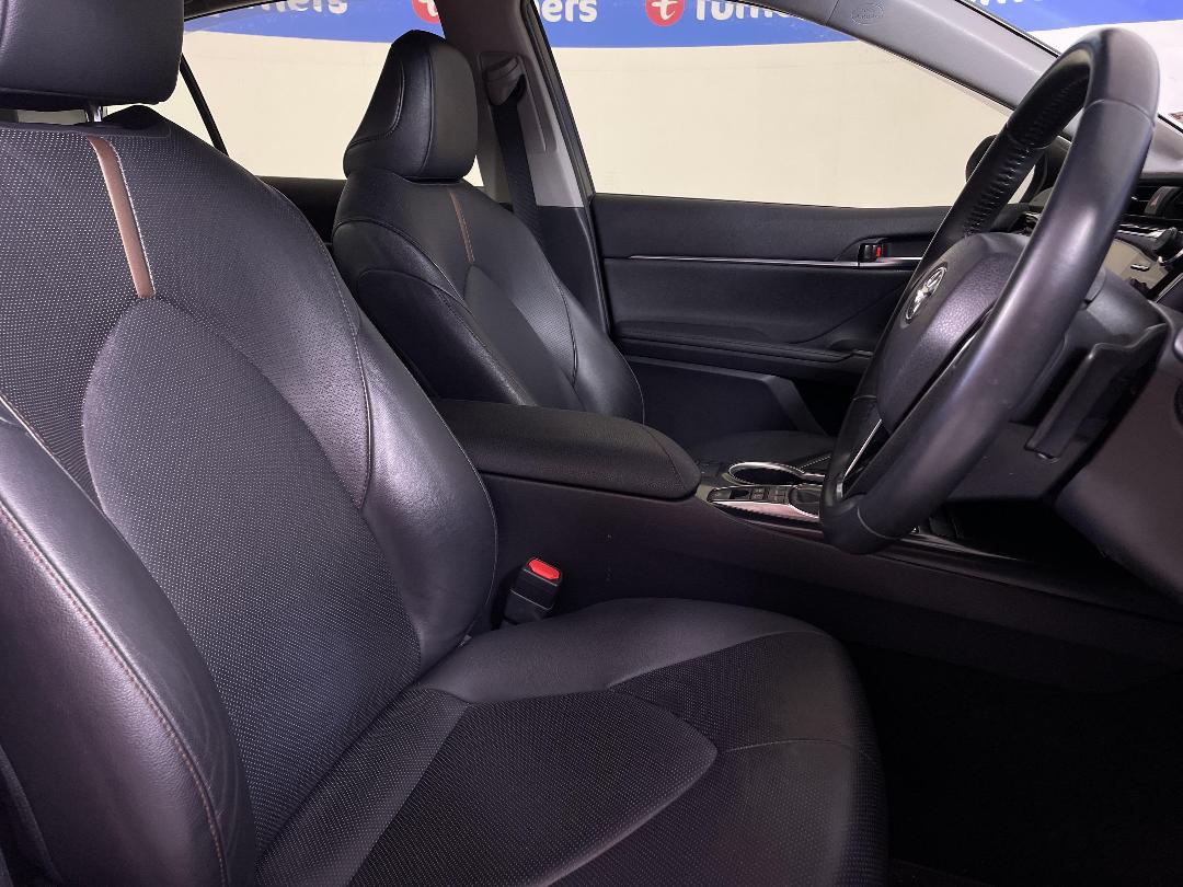 Photo '16' of Toyota Camry