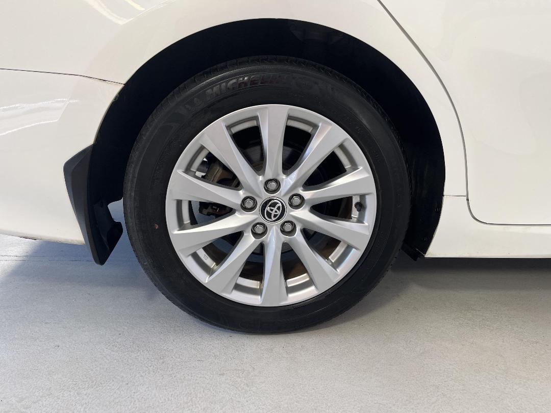 Photo '12' of Toyota Camry