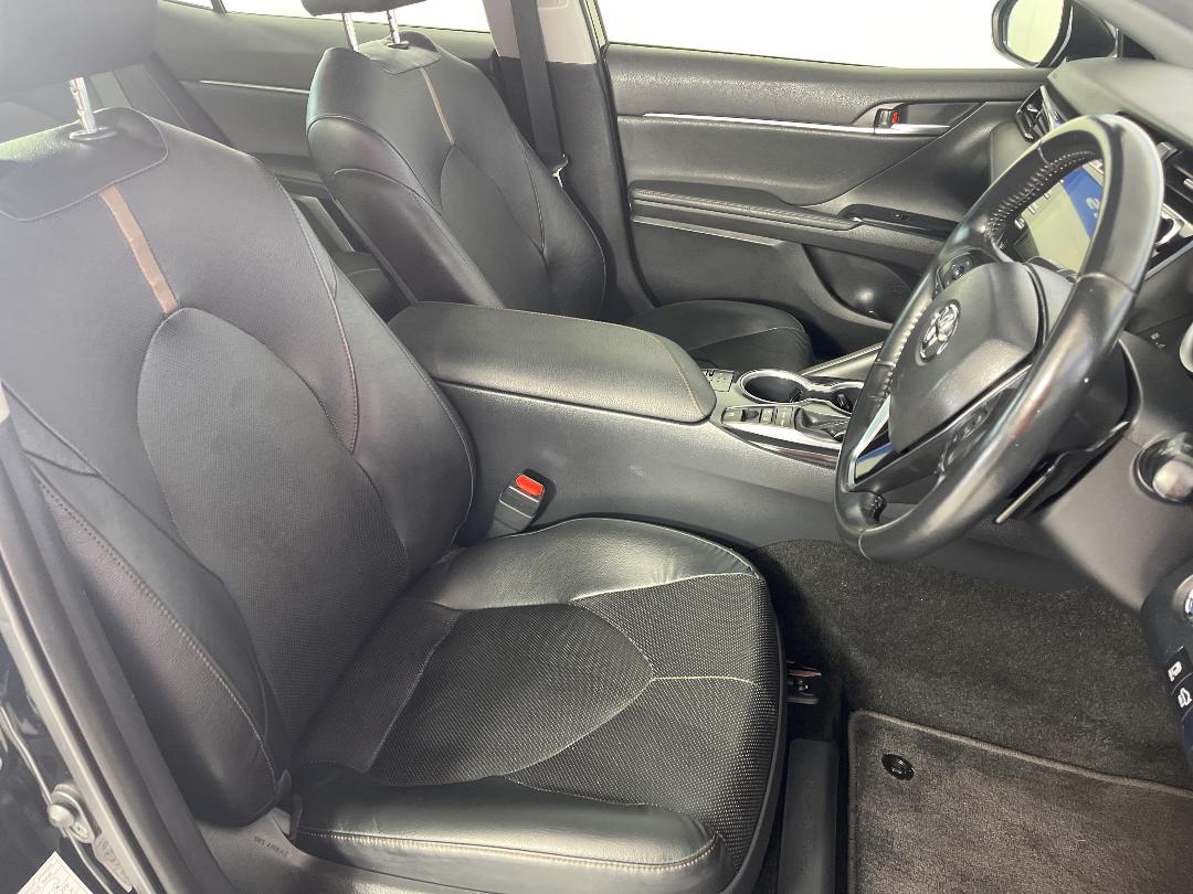 Photo '16' of Toyota Camry