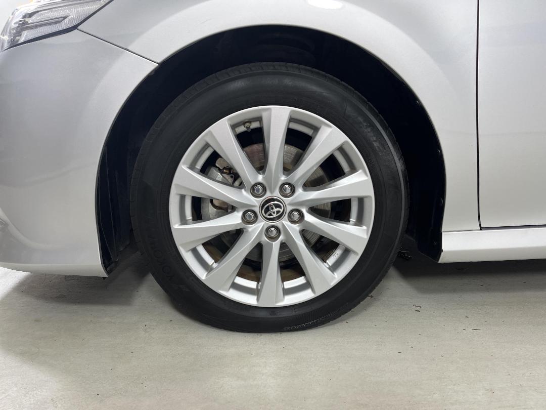 Photo '10' of Toyota Camry