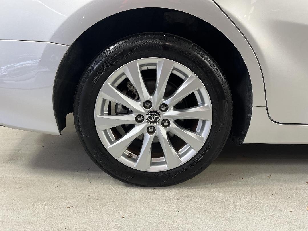 Photo '12' of Toyota Camry