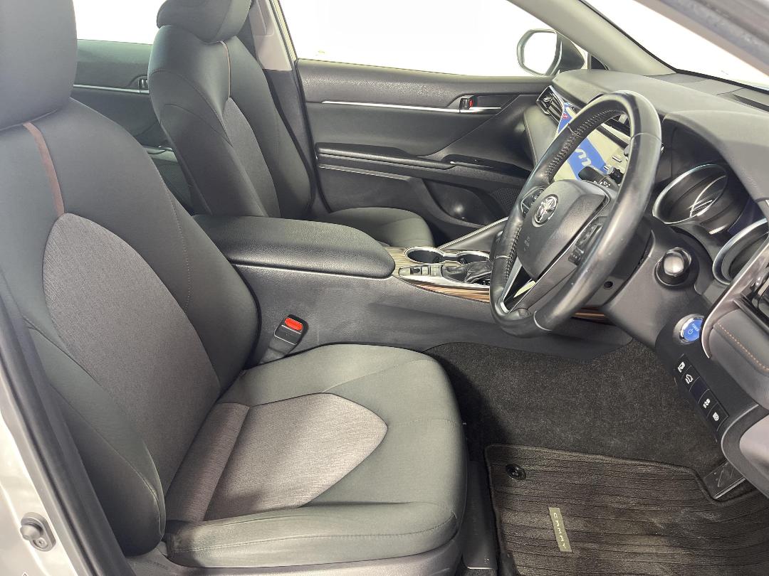 Photo '16' of Toyota Camry