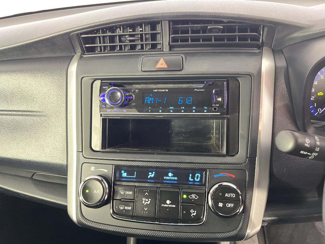 Photo '28' of Toyota Corolla