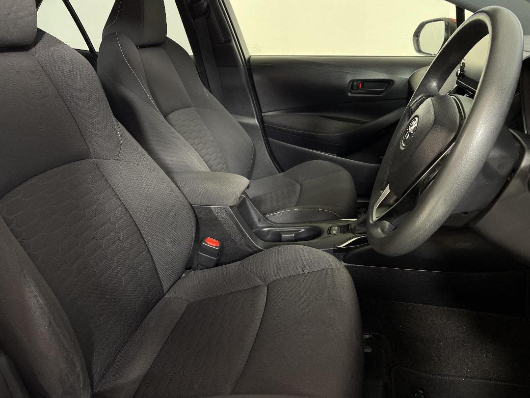 Photo '16' of Toyota Corolla Photo '16' of Toyota Corolla