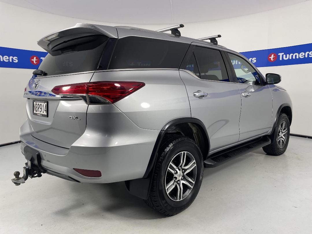 Photo '7' of Toyota Fortuner Photo '7' of Toyota Fortuner