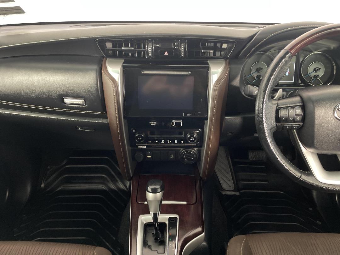 Photo '18' of Toyota Fortuner Photo '18' of Toyota Fortuner