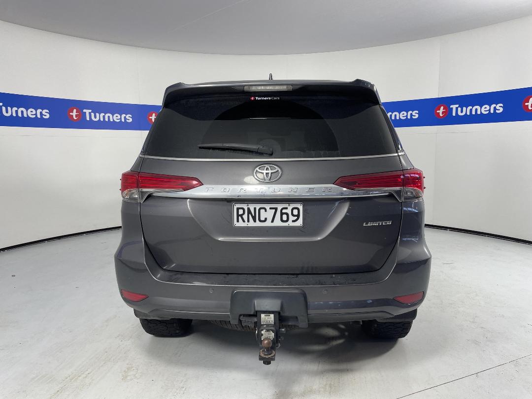 Photo '6' of Toyota Fortuner Photo '6' of Toyota Fortuner