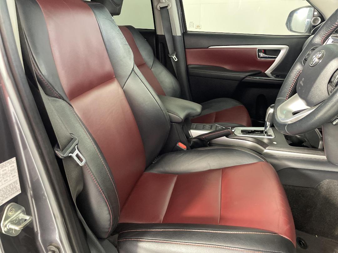 Photo '16' of Toyota Fortuner Photo '16' of Toyota Fortuner