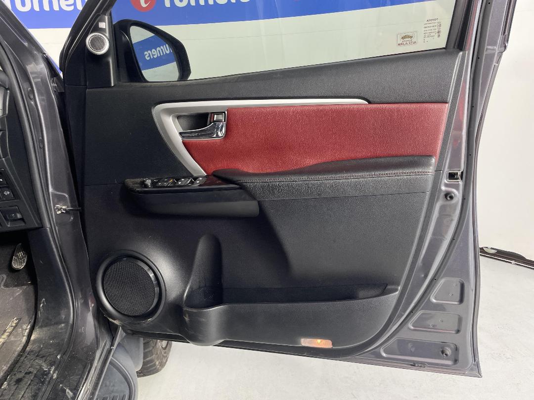 Photo '15' of Toyota Fortuner Photo '15' of Toyota Fortuner