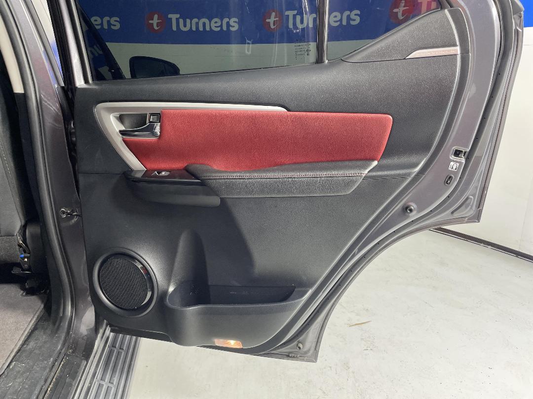 Photo '19' of Toyota Fortuner Photo '19' of Toyota Fortuner