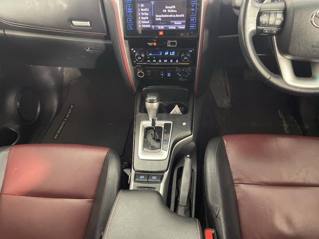 Photo '18' of Toyota Fortuner Photo '18' of Toyota Fortuner