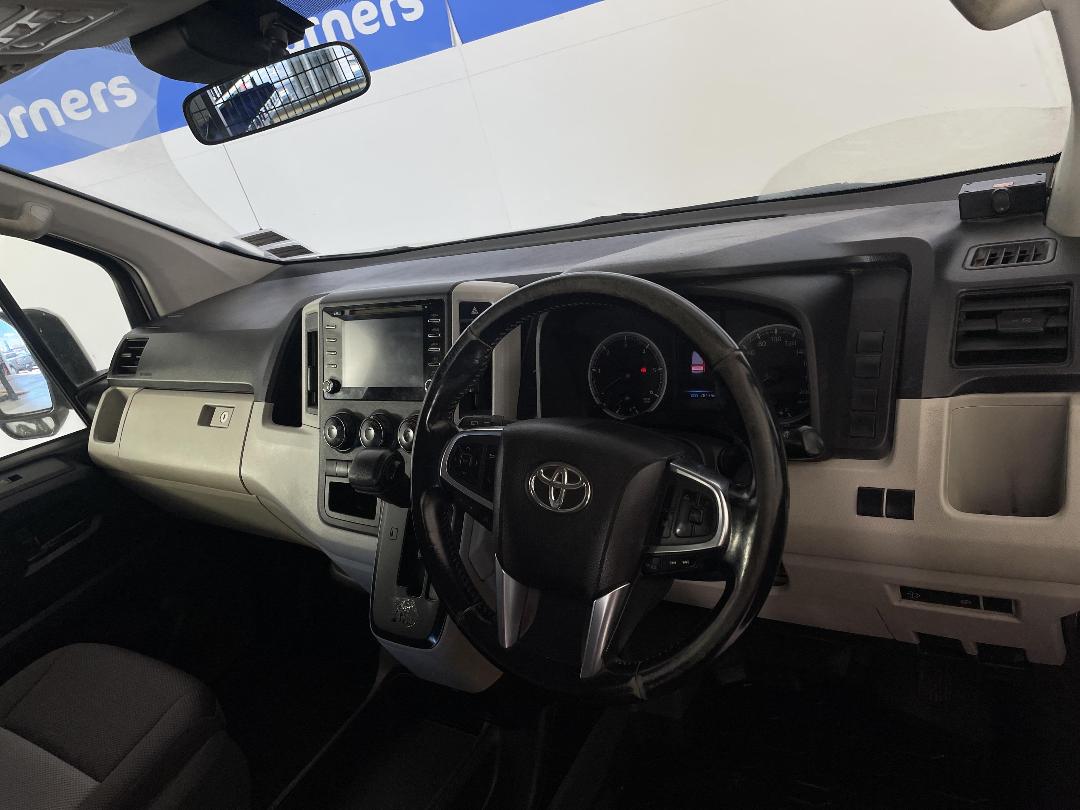 Photo '17' of Toyota Hiace