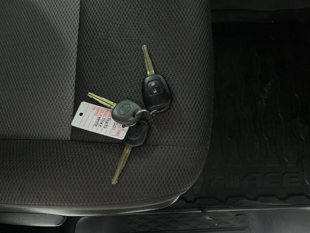 Photo '21' of Toyota Hiace