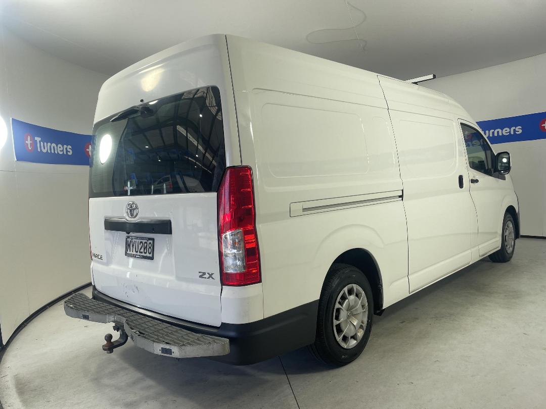 Photo '7' of Toyota Hiace