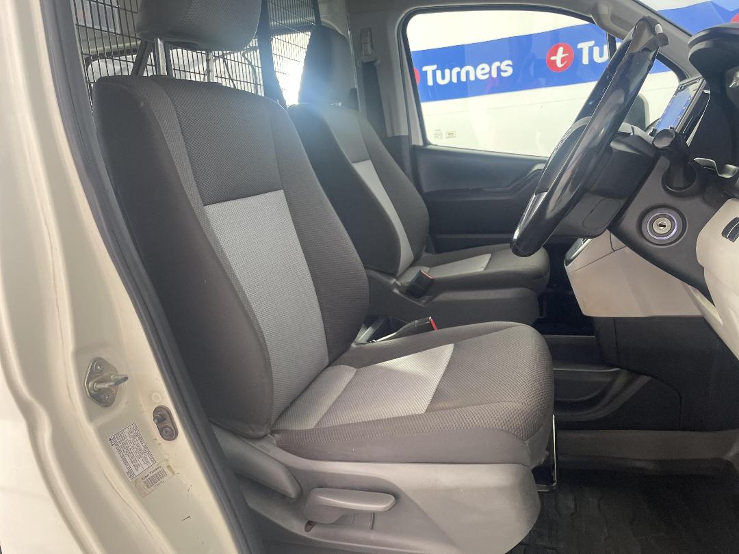 Photo '16' of Toyota Hiace