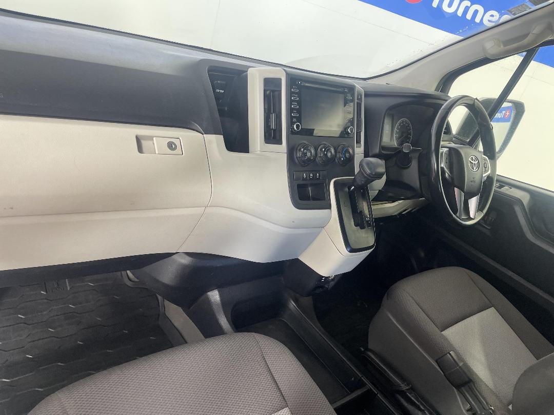 Photo '17' of Toyota Hiace