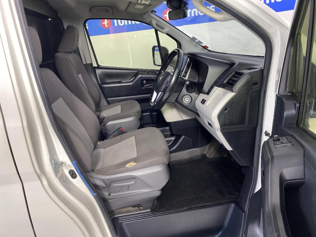 Photo '16' of Toyota Hiace